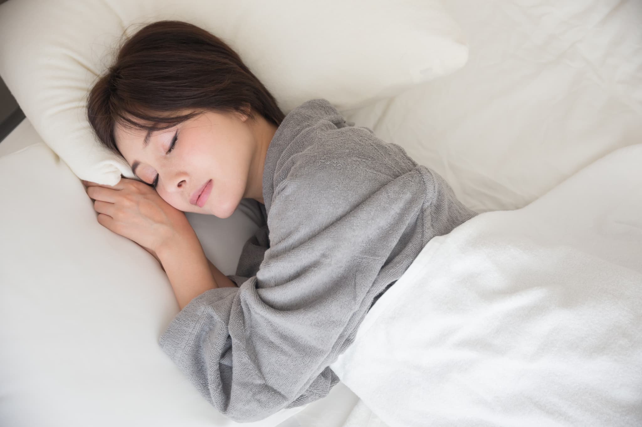睡眠をしっかりとるように気を付けている女性