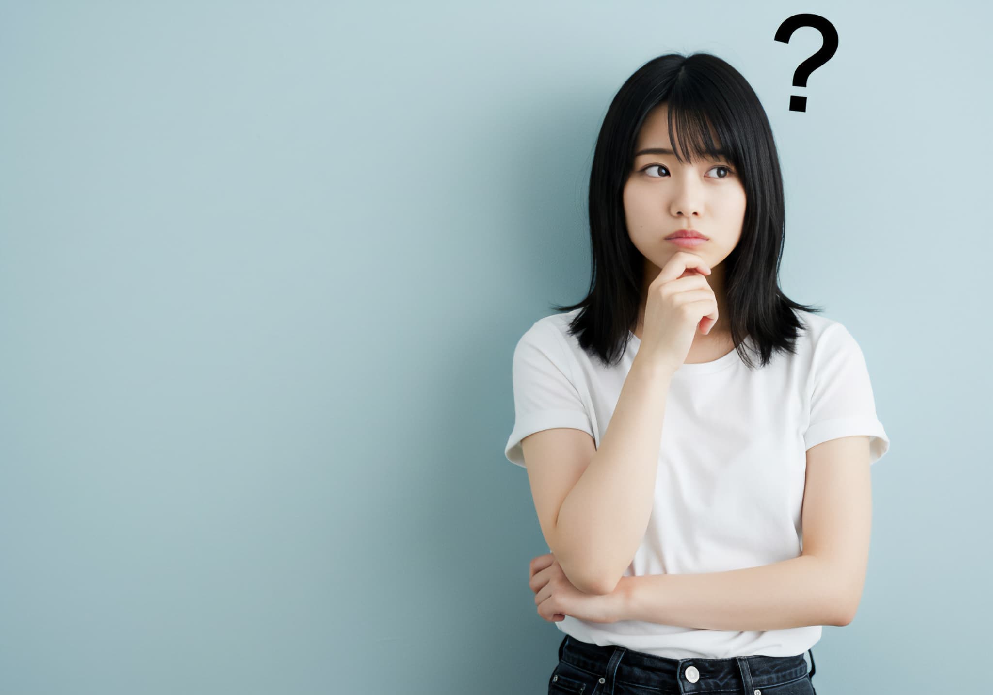 マウスピース矯正で歯が動く仕組みを疑問に思う女性