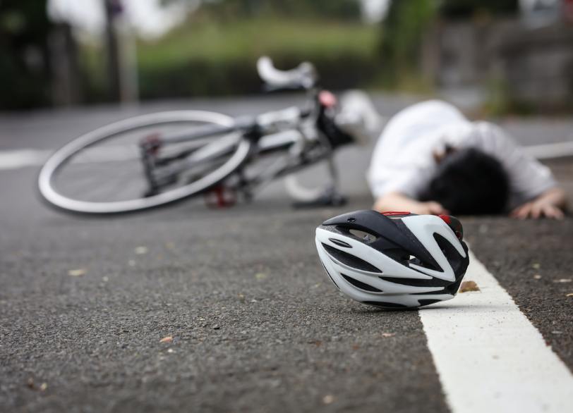事故や怪我で突然歯を失ってしまった|小野歯科