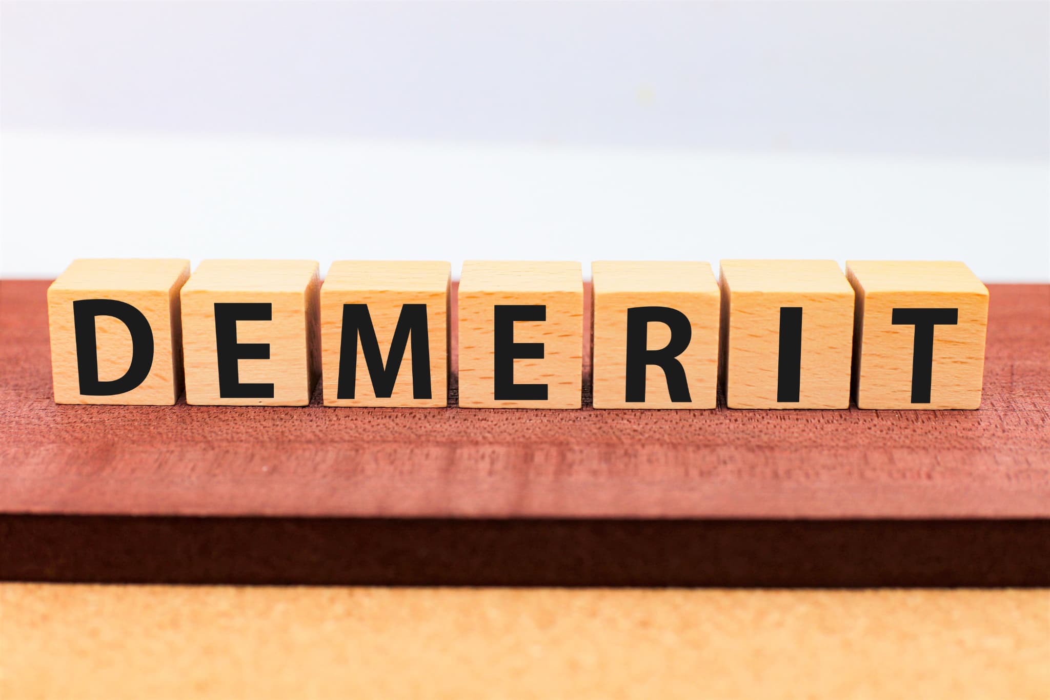 マウスピース矯正で八重歯を治すデメリットのイメージ