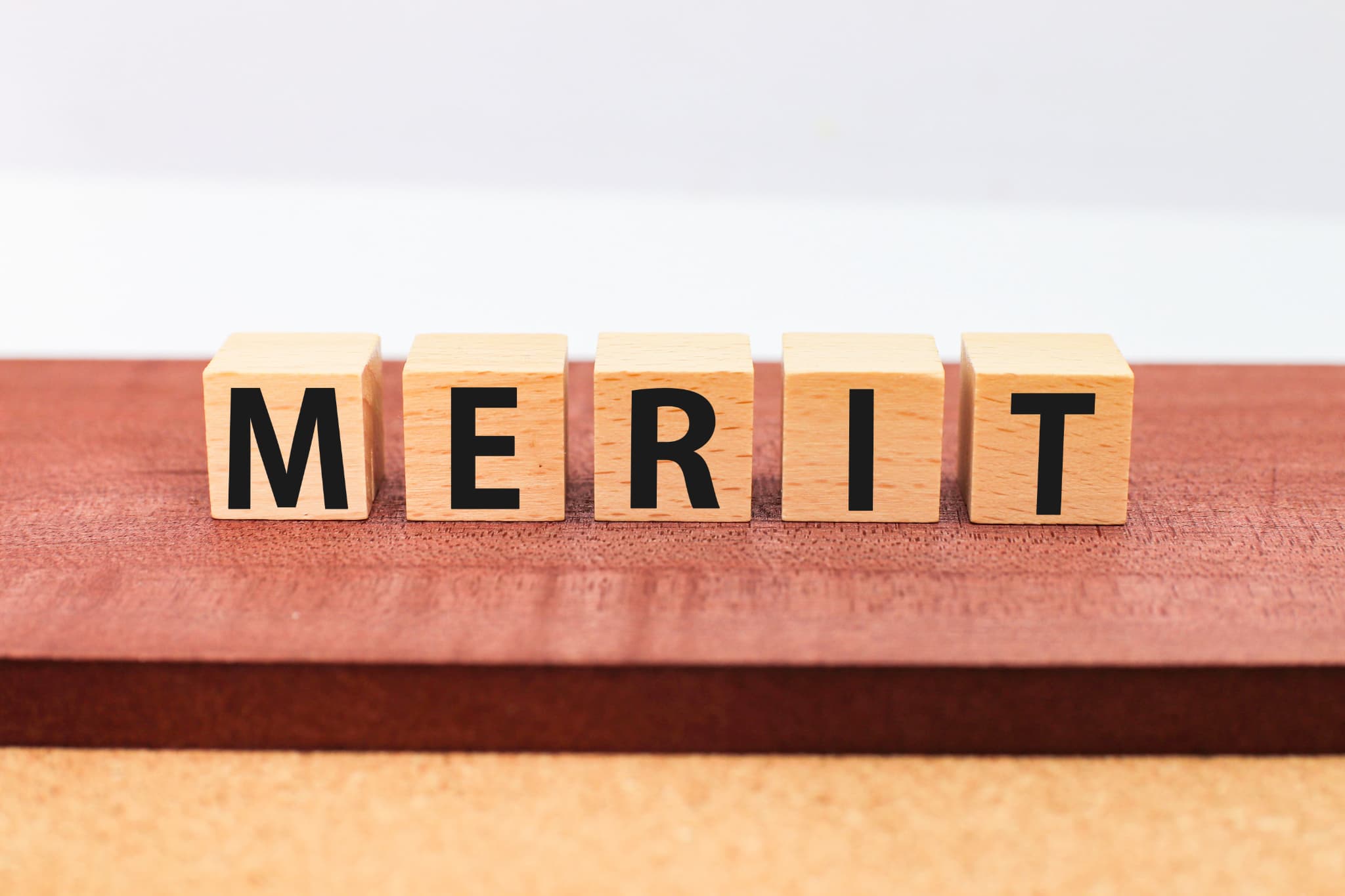 マウスピース矯正で八重歯を治すメリットのイメージ