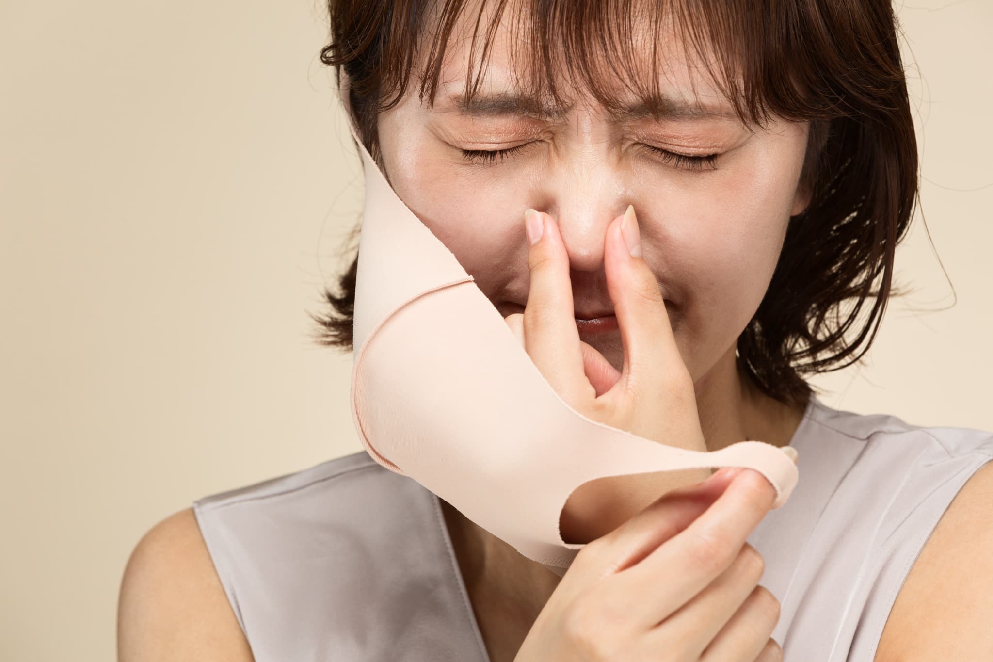 自分の口が臭いと感じる女性