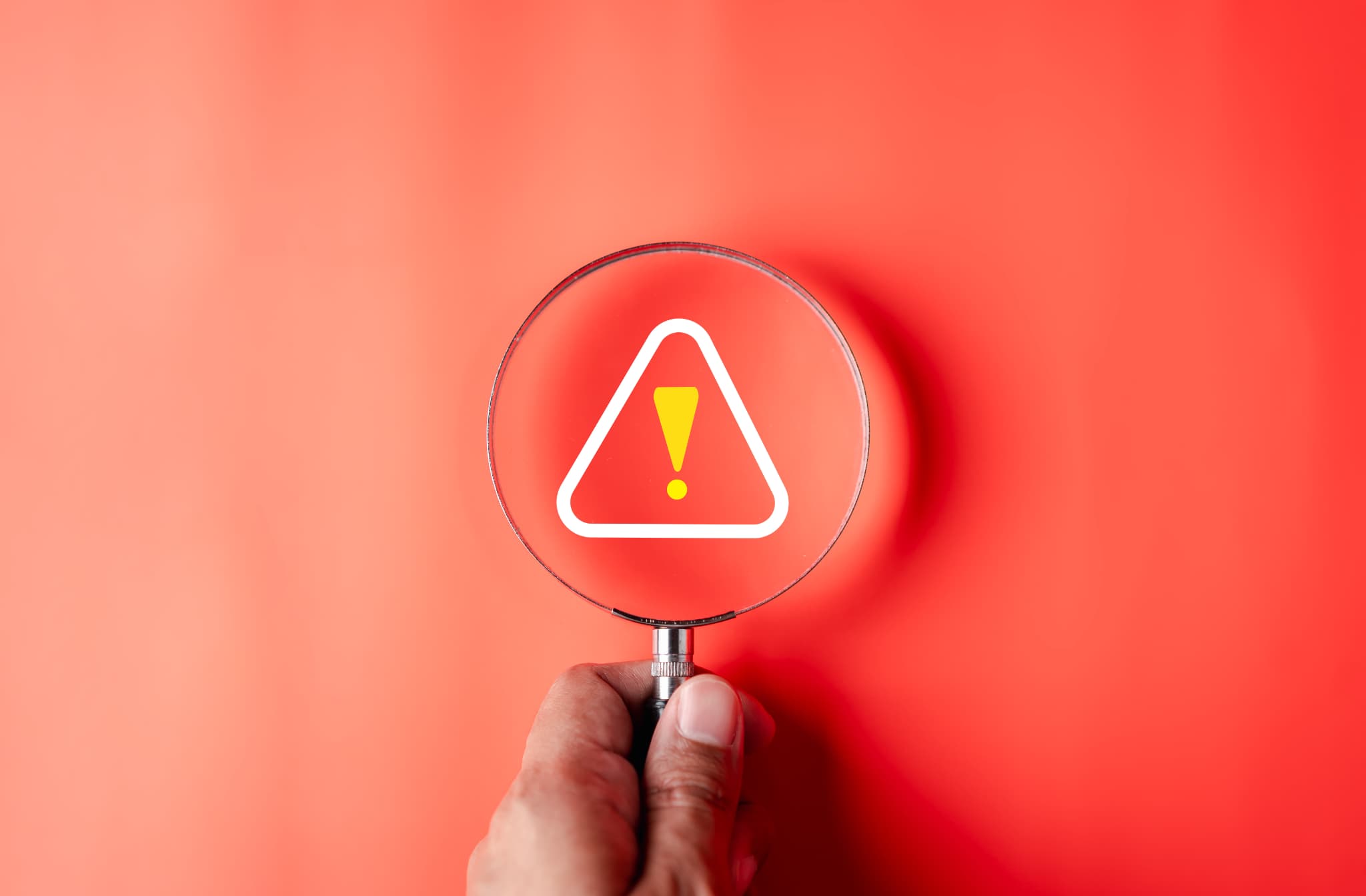 八重歯を放置するリスクを伝えるイメージ