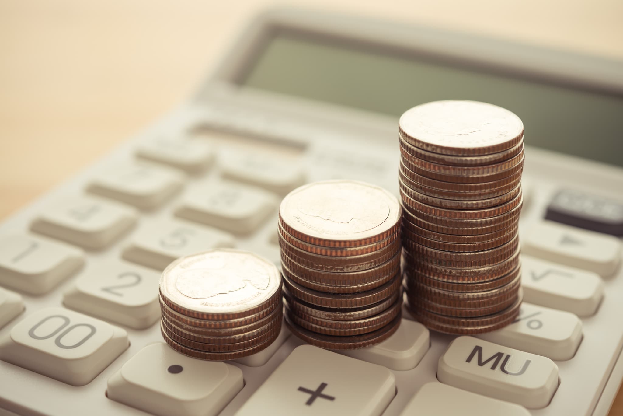 マウスピース矯正で八重歯を治すときにかかる費用のイメージ