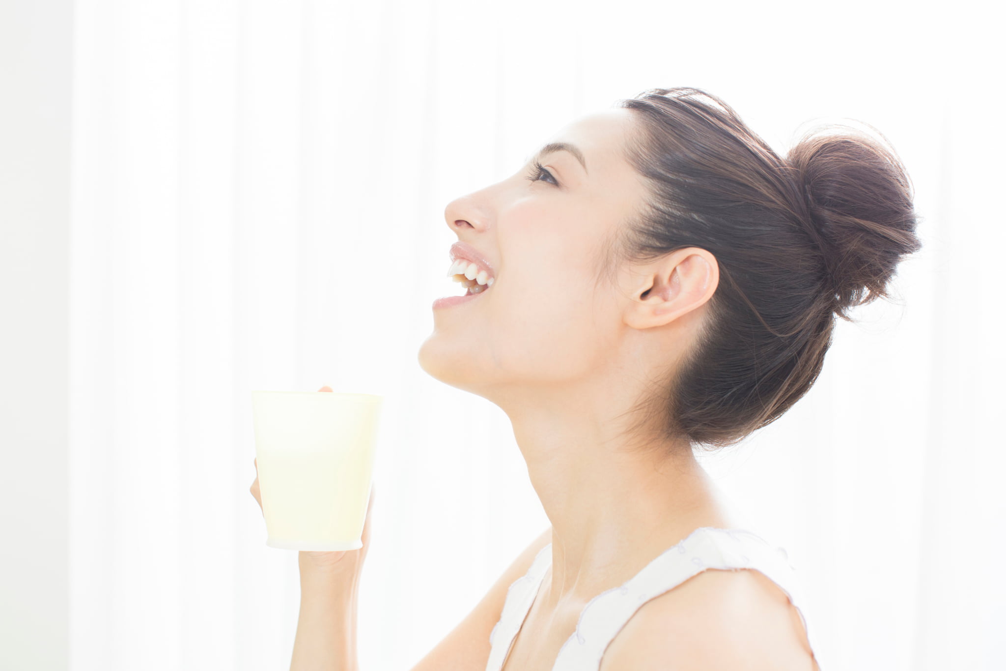 こまめに口をゆすいで口内を清潔に保つ妊婦