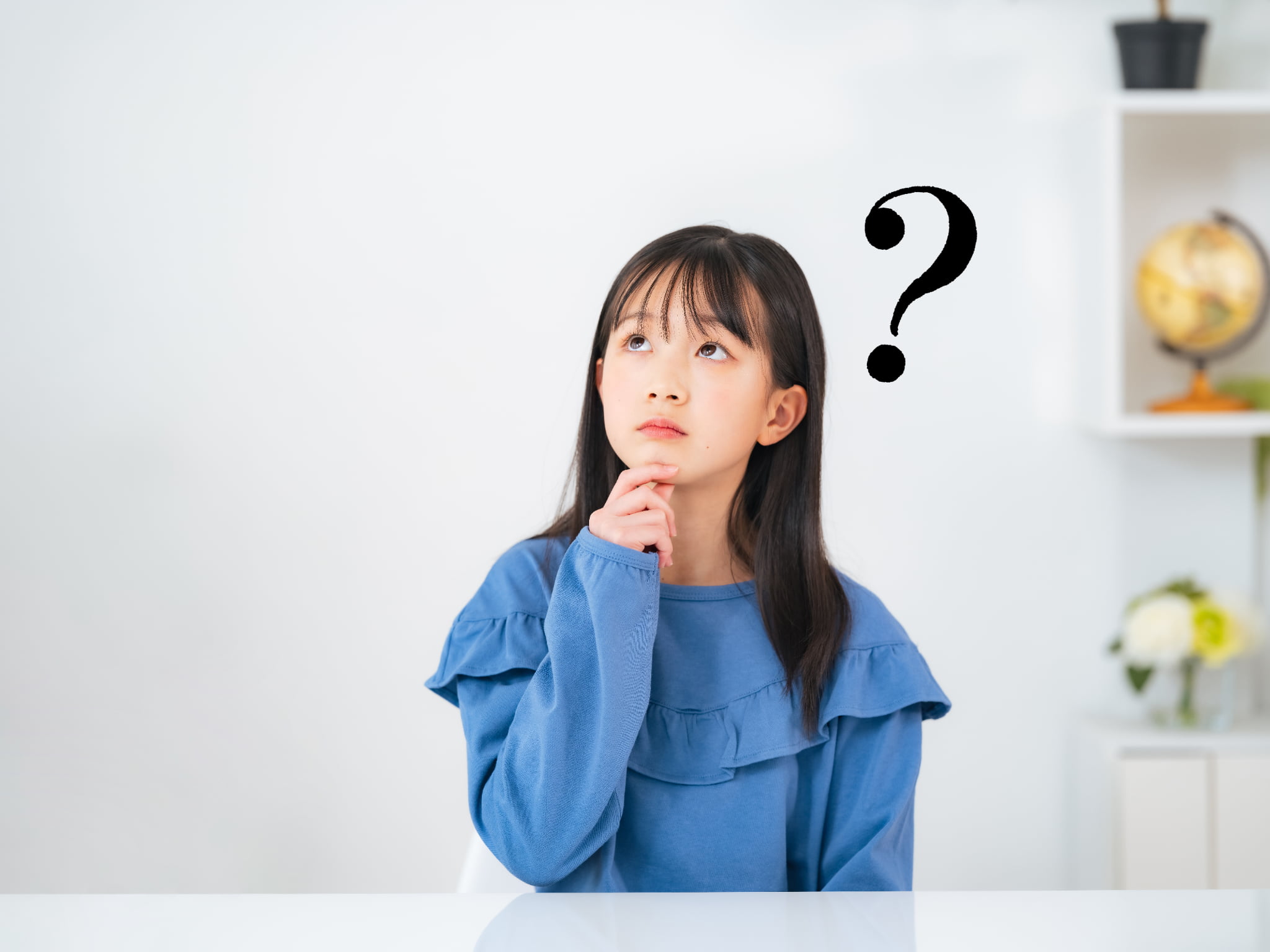 小児矯正で八重歯は治せるのか考える子ども